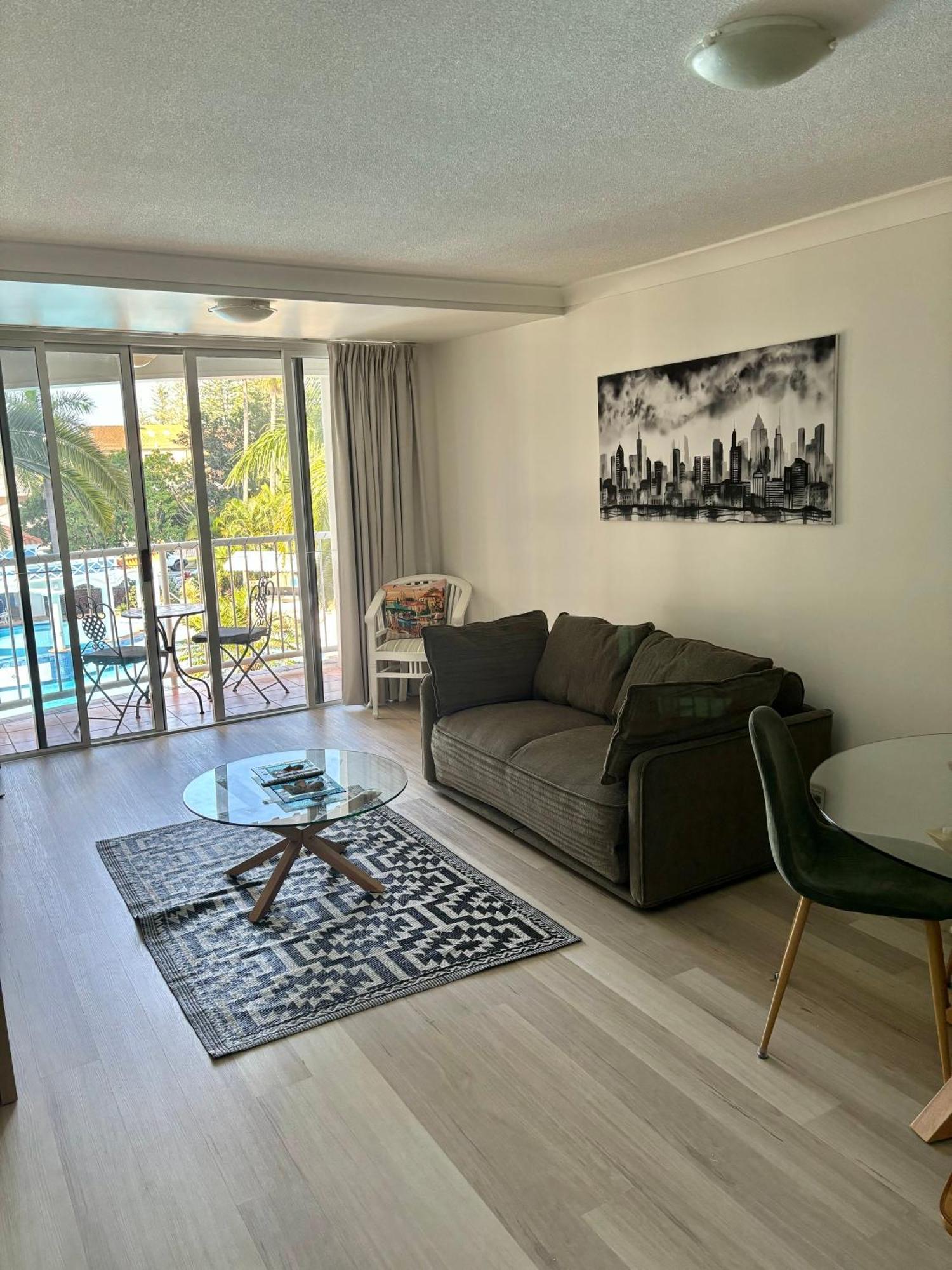 Location Location Location - Broadbeach :) Gold Coast Exterior foto